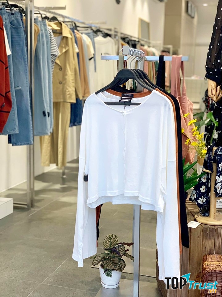 Kido’s là một trong shop bán quần áo hot nhất  với 400k lượt theo dõi trên instagram và các mẫu mã quần áo hết hàng nhanh chóng ngay khi vừa ra mắt