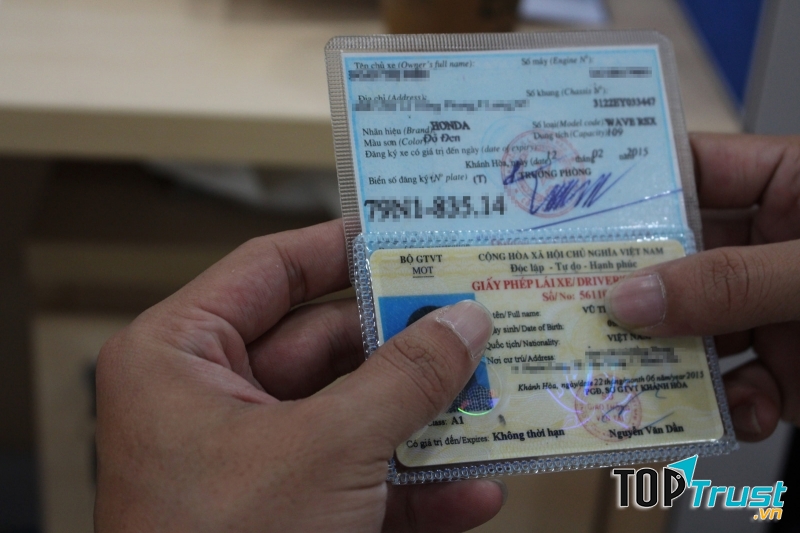 Kiểm tra giấy tờ xe