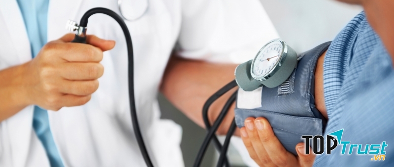 Cần kiểm tra huyết áp thường xuyên