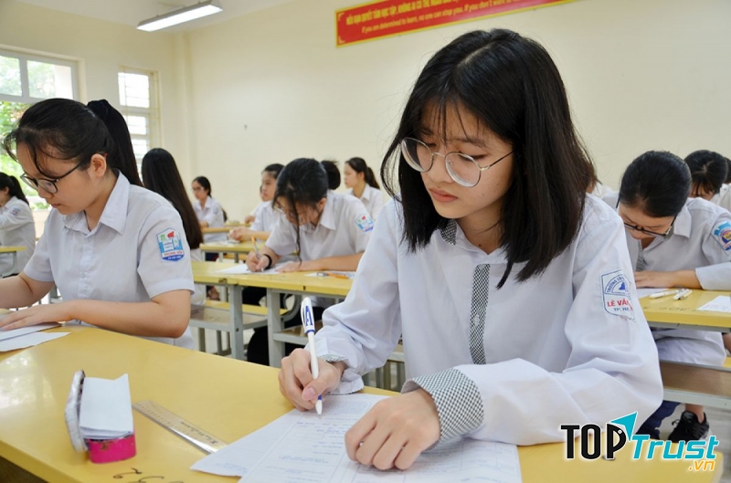 Kiểm tra đề và ghi thông tin của mình ngay sau khi nhận