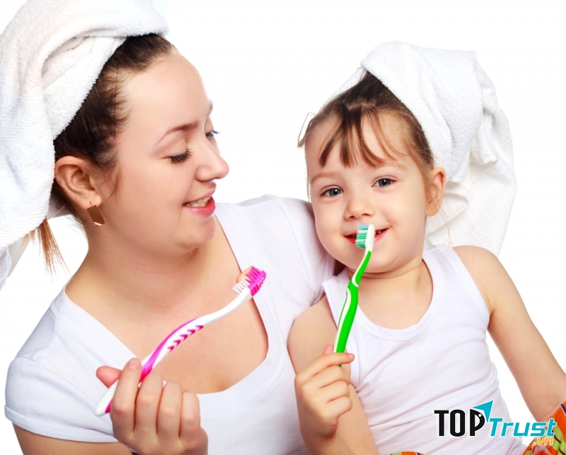Sự kiên nhẫn của bạn sẽ khiến cho trẻ hiểu hơn về tầm quan trọng của việc làm sạch răng miệng