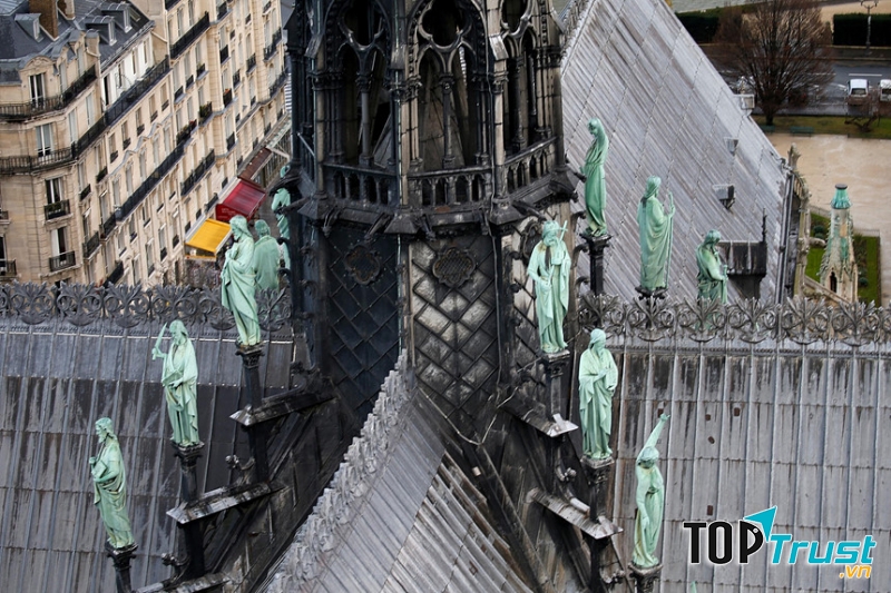 Mười hai bức tượng Thánh Tông Đồ