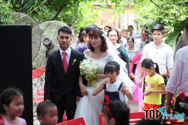 Người có tang và bà bầu kiêng kị đến đám cưới