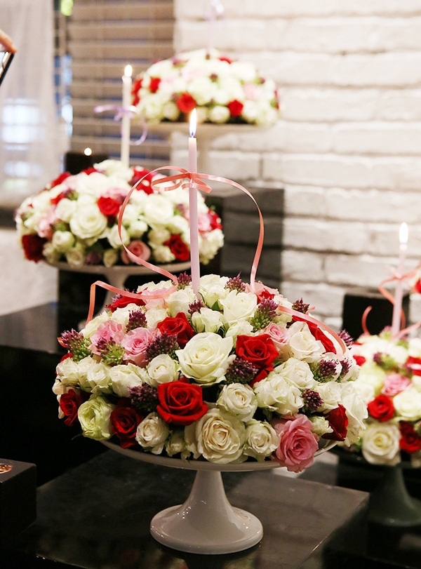Cắm hoa với nến đơn giản mà sang trọng
