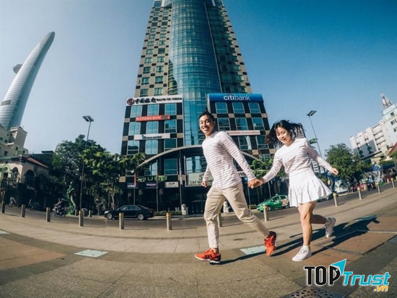 Hãy cùng chúng tôi qua khắp nẻo đường.