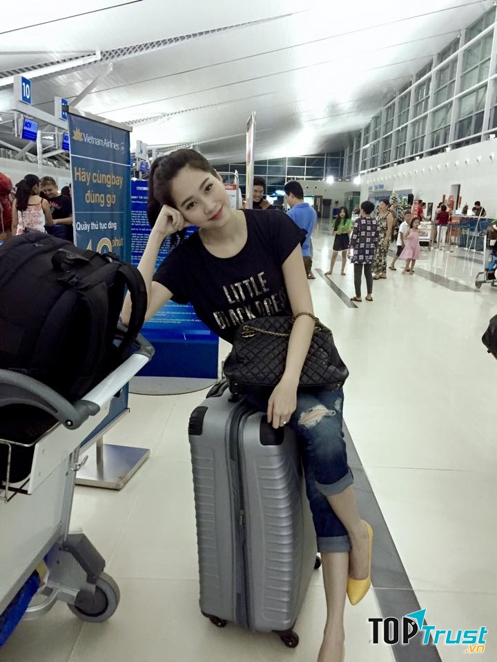 Thời trang sân bay của hoa hậu Thu Thảo