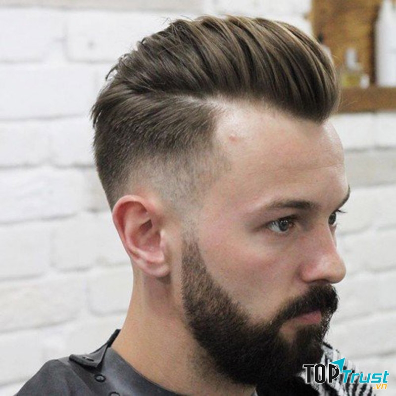 Kiểu tóc nam pompadour đầy nam tính.