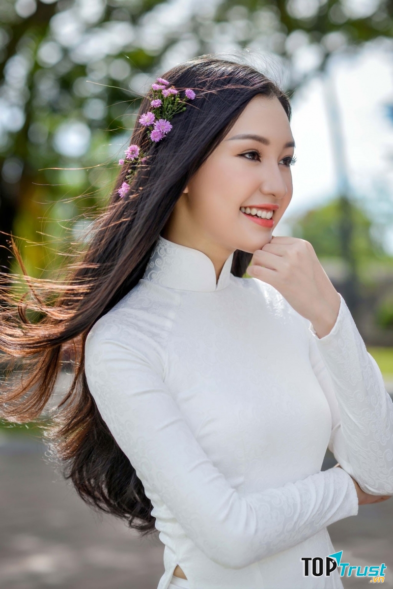 Một mái tóc dài tự nhiên sẽ dễ dàng làm siêu lòng bất cứ ai.