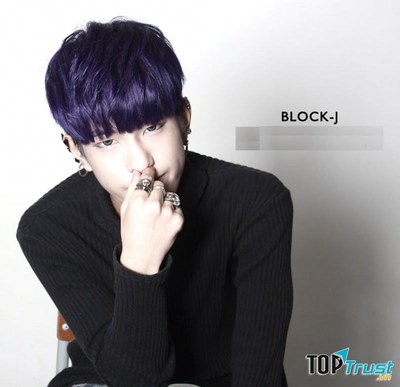 Kiểu tóc two block thu hút mọi ánh nhìn.