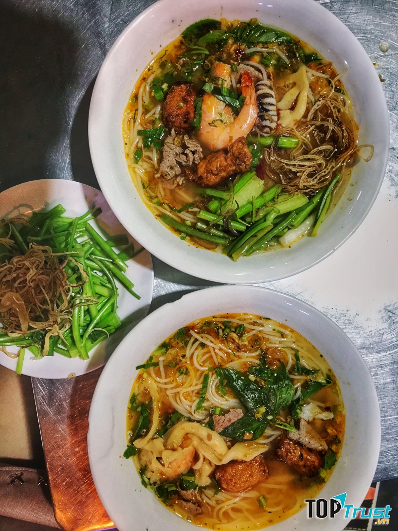 Tô bún khá đầy đặn