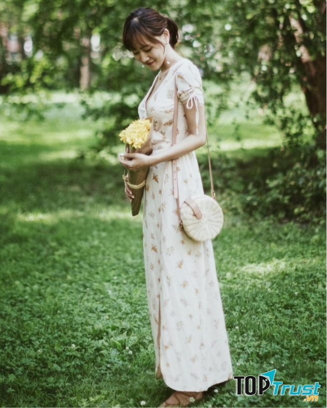 Váy cổ V quyến rũ