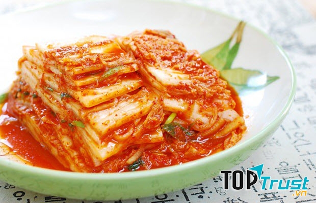 Kim chi được làm từ cải thảo và có vị cay thật đặc biệt