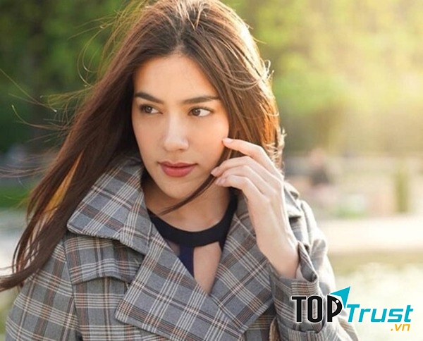 Kim Kimberley là con lai Thái và Đức