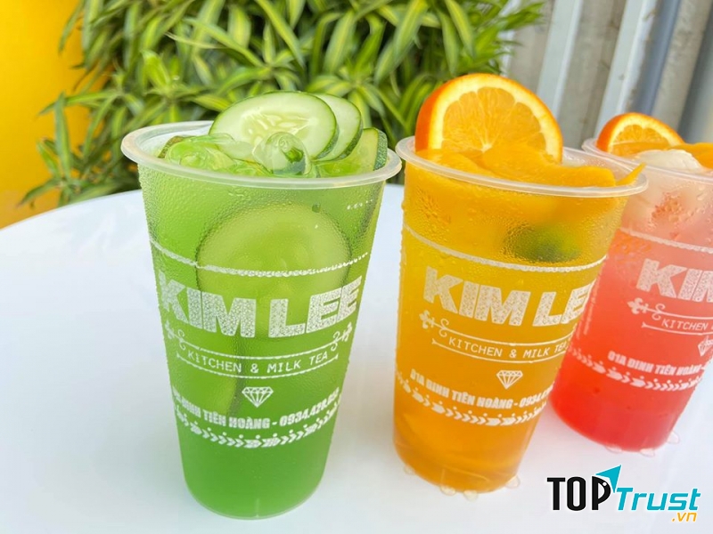 Thức uống của quán cũng là một điểm cộng tuyệt vời, quán có rất nhiều các loại nước khác nhau, từ trà sữa, trà hoa hồng cho tới các loại trà trái cây