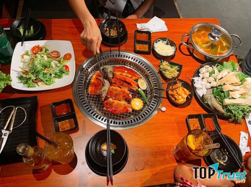 Thịt nướng cuốn rau kiểu Hàn chưa bao giờ hết hot tại Kim Nana's Food