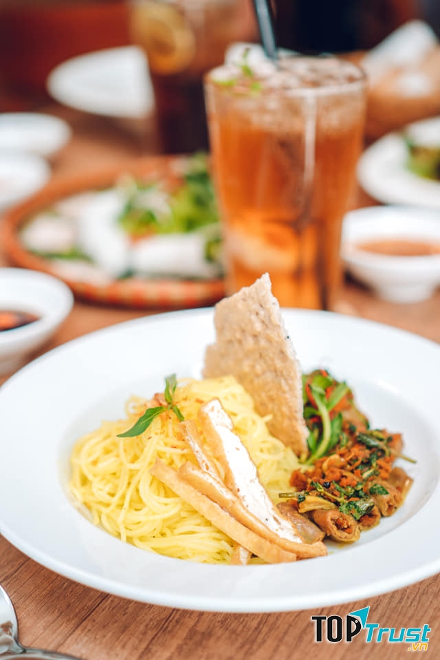 Kim Noodle - Bún lòng xào nghệ