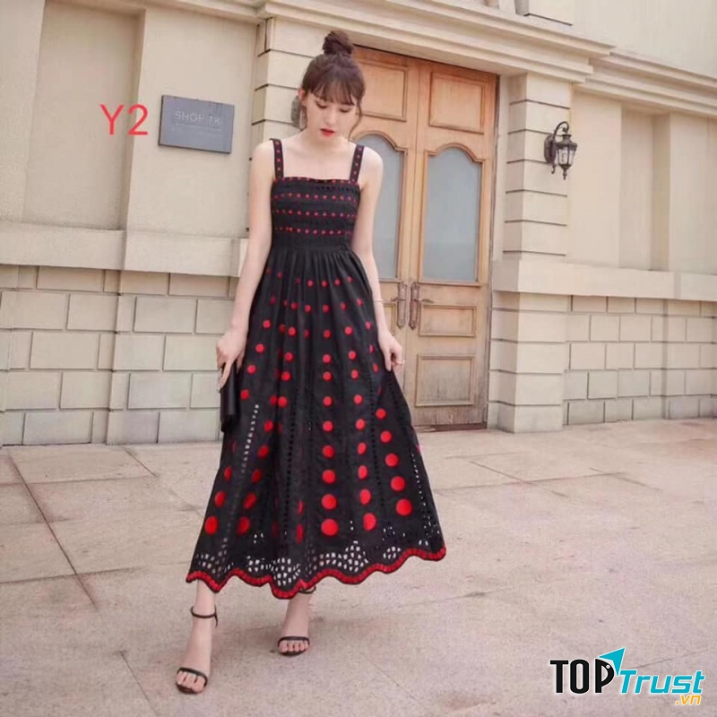 Mẫu sản phẩm shop luôn trẻ trung và hiện đại