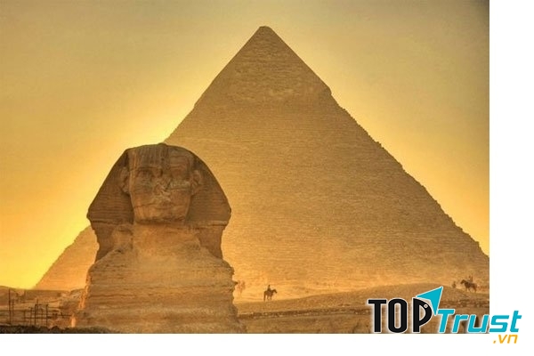 Kim tự tháp Giza và tượng nhân sư khổng lồ Sphinx - một trong bảy kỳ quan thế giới