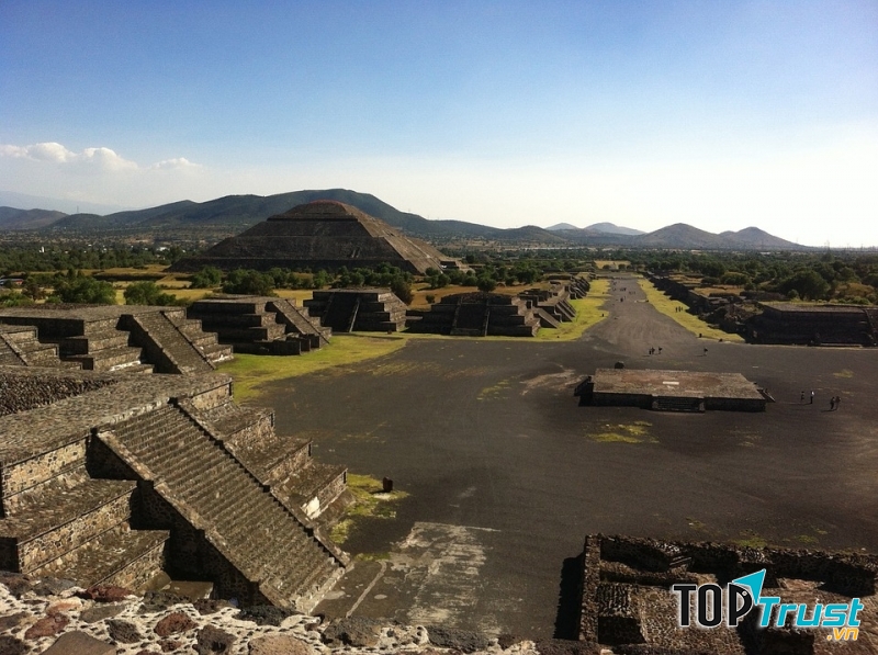 Kim tự tháp Mặt Trời ở Teotihuacan, Mexico