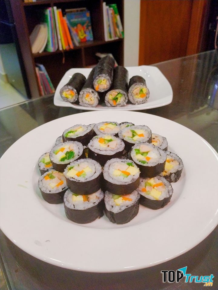 Kimbap – Cơm cuộn rong biển