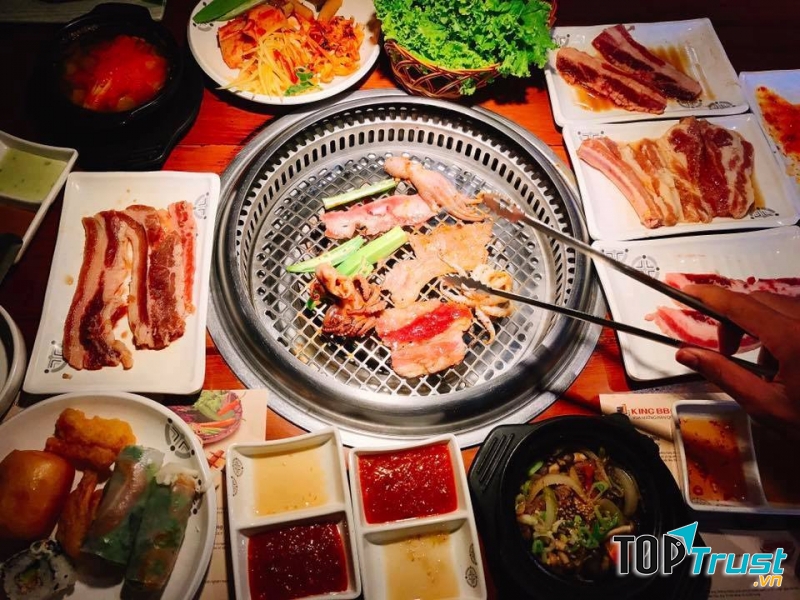 Buffet hấp dẫn tại nhà hàng