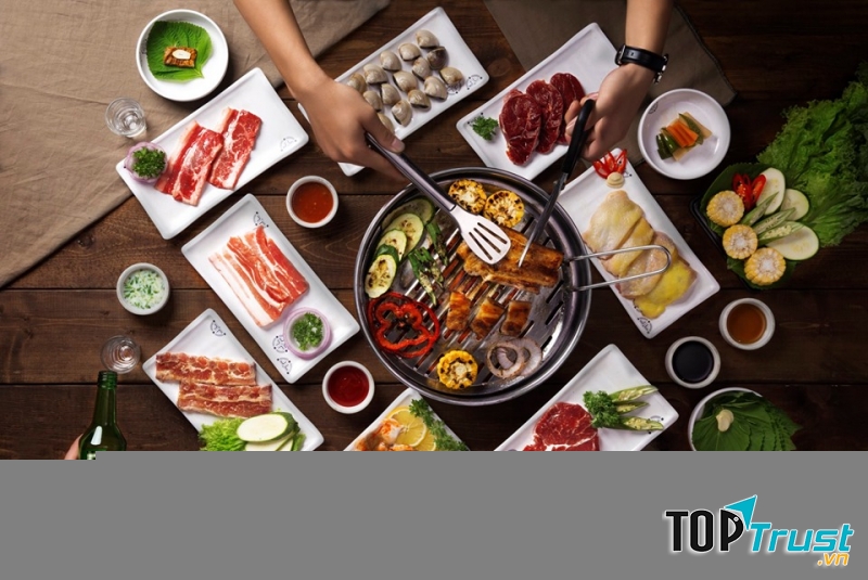 Món buffet hấp dẫn tại nhà hàng