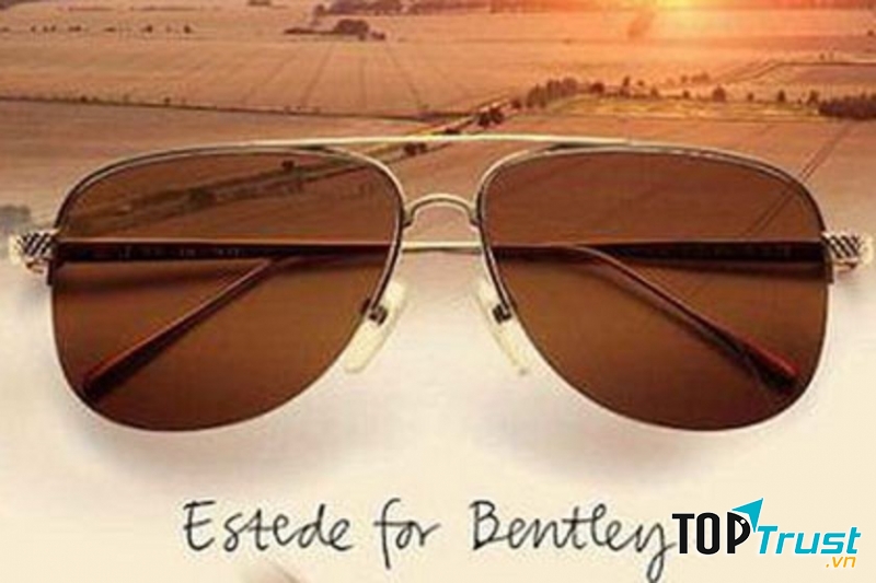 Kính có khả năng chống chọi lại với tia cực tím, đồng thời có khả năng chống xước