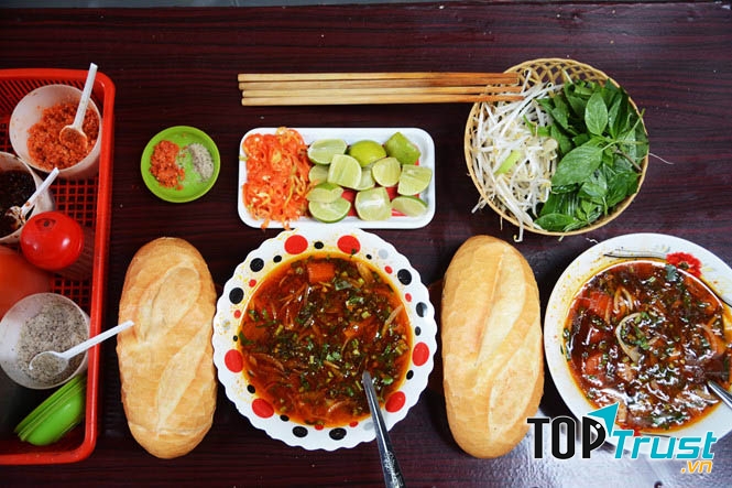 Kinh doanh nhỏ tại nhà trong hẻm với 1 cửa hàng ăn