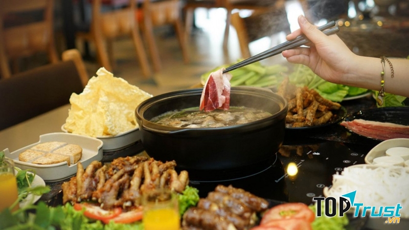 Kinh doanh nhỏ tại nhà trong hẻm với 1 cửa hàng ăn