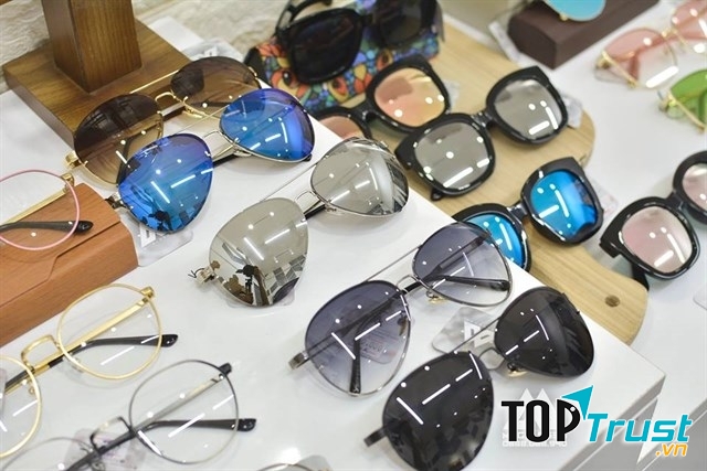 Một số mẫu kính mát đẹp - rẻ - độc tại Mắt kính Sài Gòn
