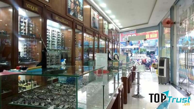 Các loại kính vô cùng phong phú tại cửa hàng
