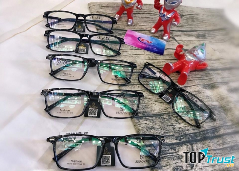 Kính mắt Thắng Vân