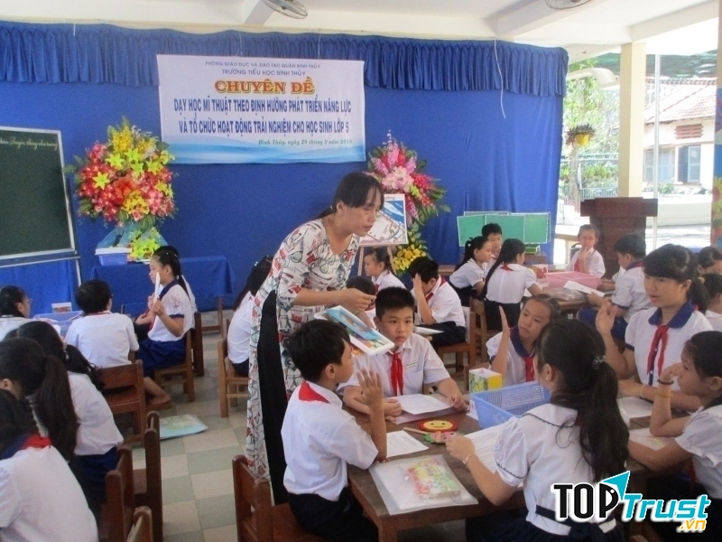 Dạy và học thông qua tổ chức các hoạt động học tập của học sinh.