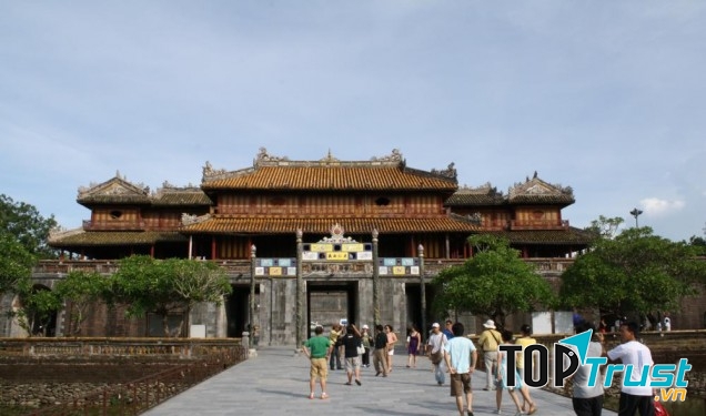 Bạn nên chú ý khi đi vào các mùa cao điểm du lịch như Festival