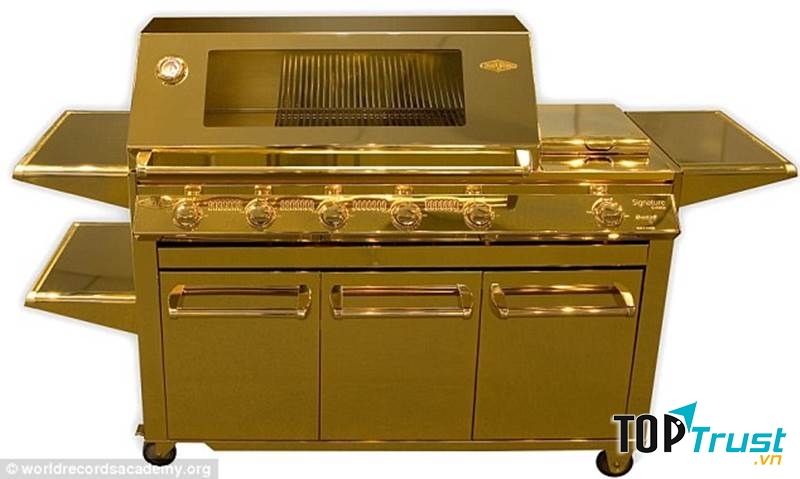 Gold Beefeater Barbecue Grill (bếp nướng thịt bò bằng vàng)
