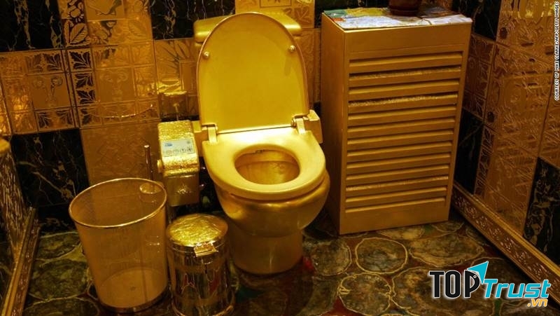 Toilet vàng