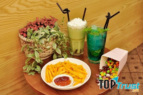 Đồ uống được phục vụ tận tình cho khách