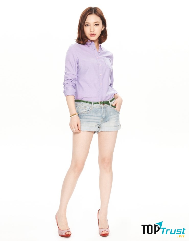 Những trang phục đơn giản dễ phối luôn là lựa chọn hàng đầu của shop