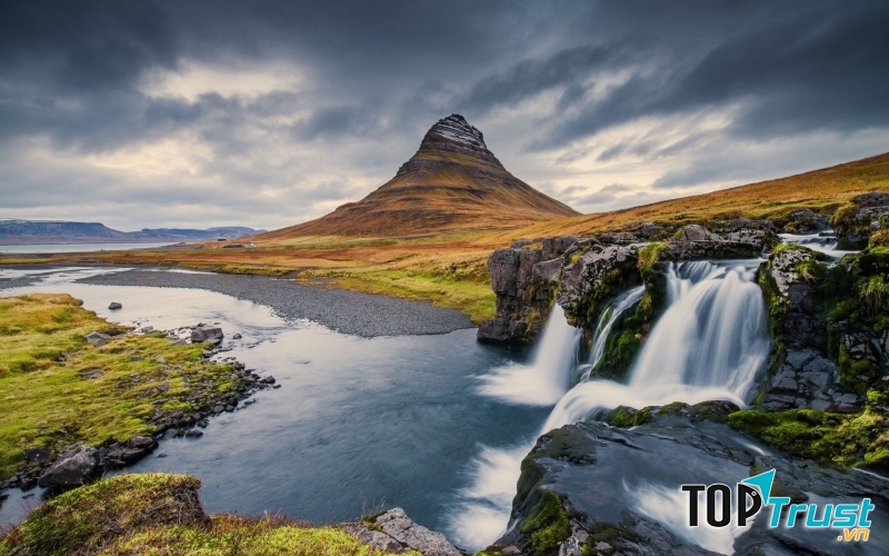 Kirkjufell (Iceland)