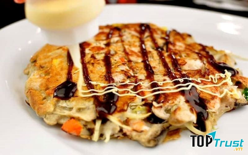 Món bánh xèo Nhật hấp dẫn tại nhà hàng
