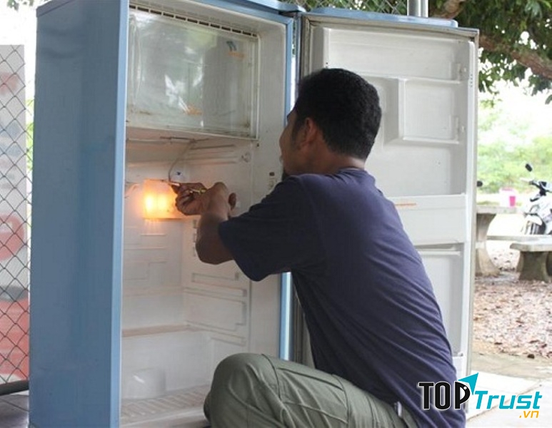 Với đội ngũ nhân viên có nhiều năm kinh nghiệm trong nghề công ty Điện lạnh Khánh Sáng sẵn sàng xử lý những căn bệnh khó một cách triệt để và có độ bảo hành cao.