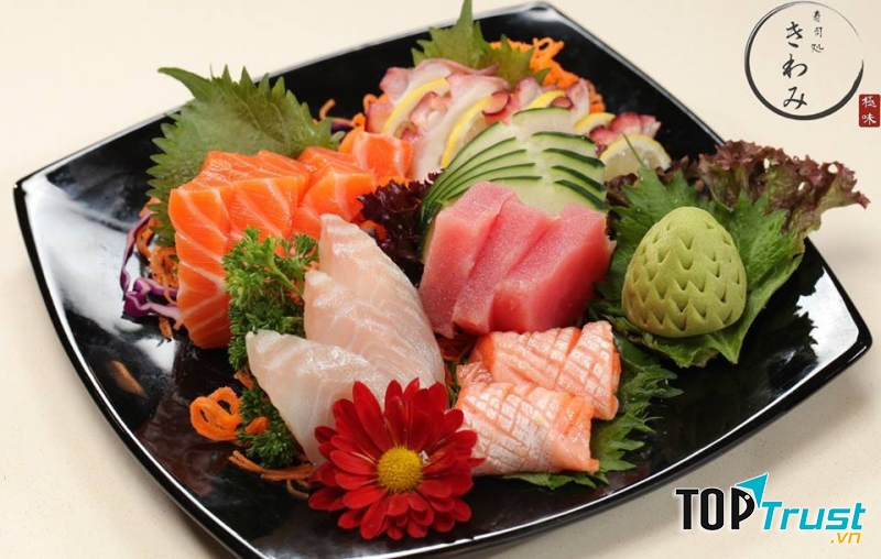 Thực khách có thể thưởng thức tất cả các món ăn đặc trưng mang đậm chất Nhật Bản, được các đầu bếp chuyên nghiệp chế biến một cách công phu, tinh tế