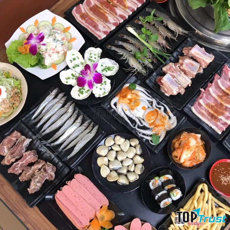 Buffet hấp dẫn tại nhà hàng