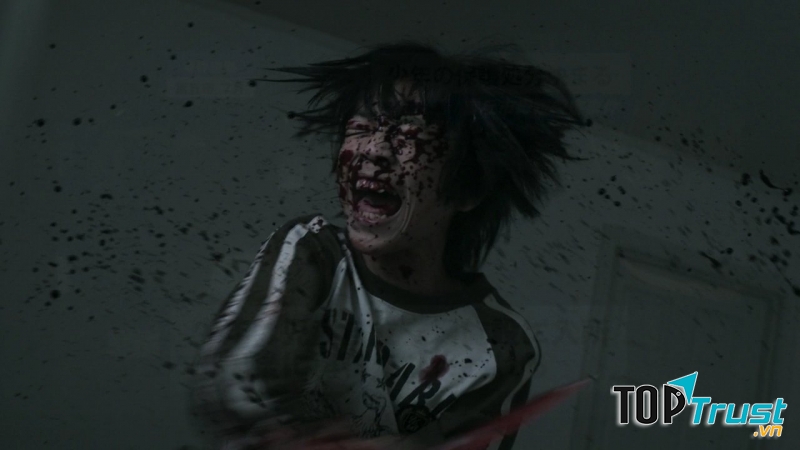 Phân cảnh ám ảnh trong phim khi Naoki cố gắng giết mẹ mình