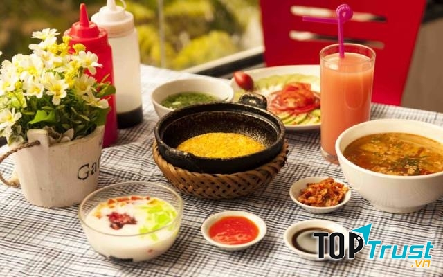 Cơm niêu Singapore Kombo