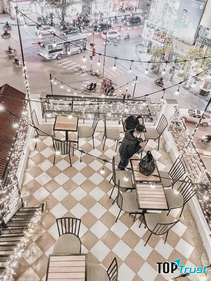 Tầng 4 của Nola Cafe chụp từ trên cao