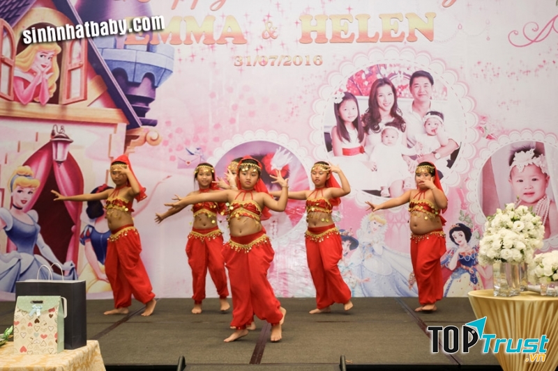 Kool Style còn có những tiết mục biểu diễn thật đáng yêu cho bữa tiệc của bé