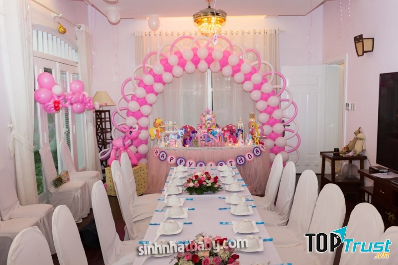 Không gian nhỏ bé của nhà bạn cũng là một nơi để tổ chức một bữa tiệc hoành tráng cho bé