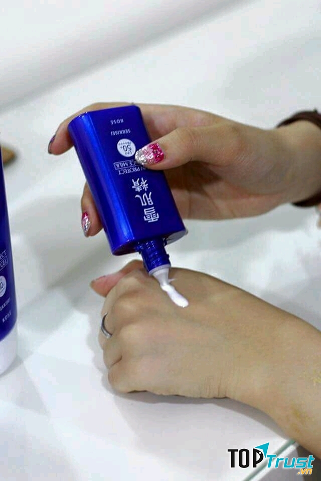 Kem chống nắng Kose Sekkisei  Protect Essence Milk SPF 50/PA++++