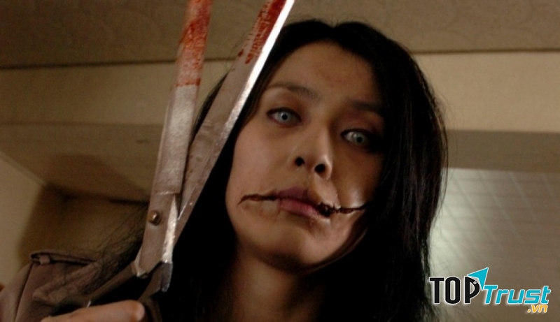 Hãy chạy thật nhanh nếu bạn gặp một cô gái che mạng đi trong đêm sương mù